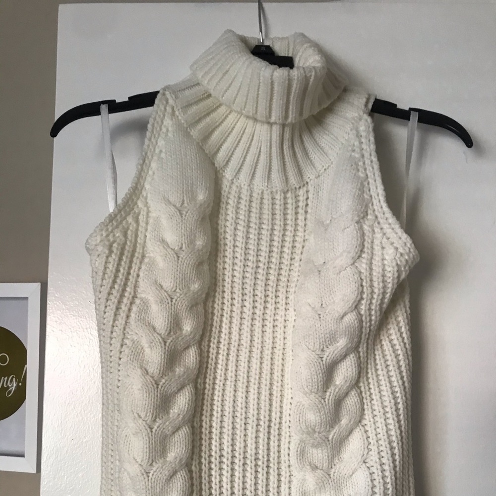 NWT Sabo Shirt sleeveless turtleneck top!